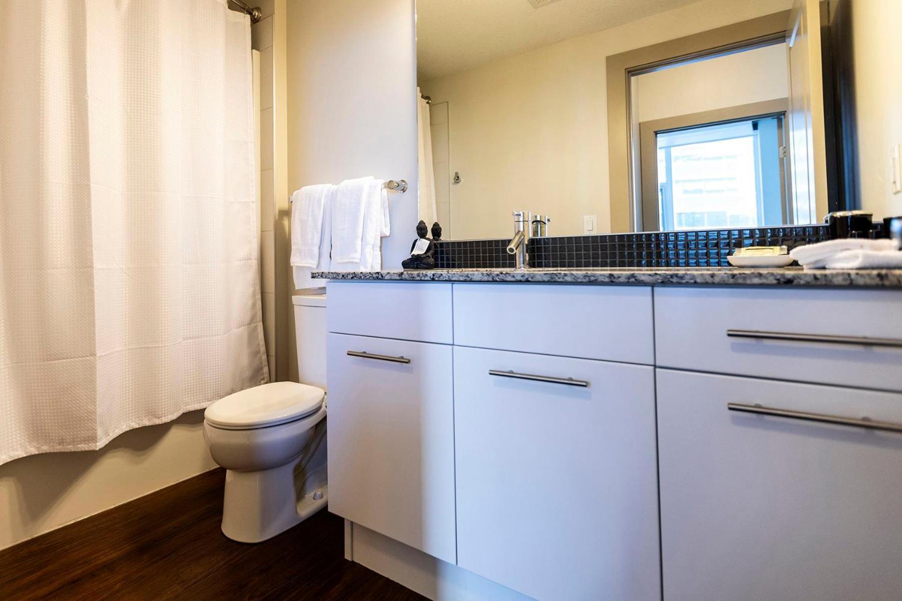Mayfair Luxe Premium By Corporate Edmonton