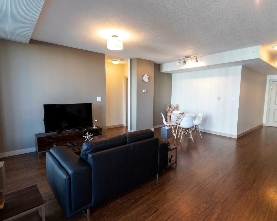 Apartment Mayfair Luxe Premium By Corporate Edmonton
